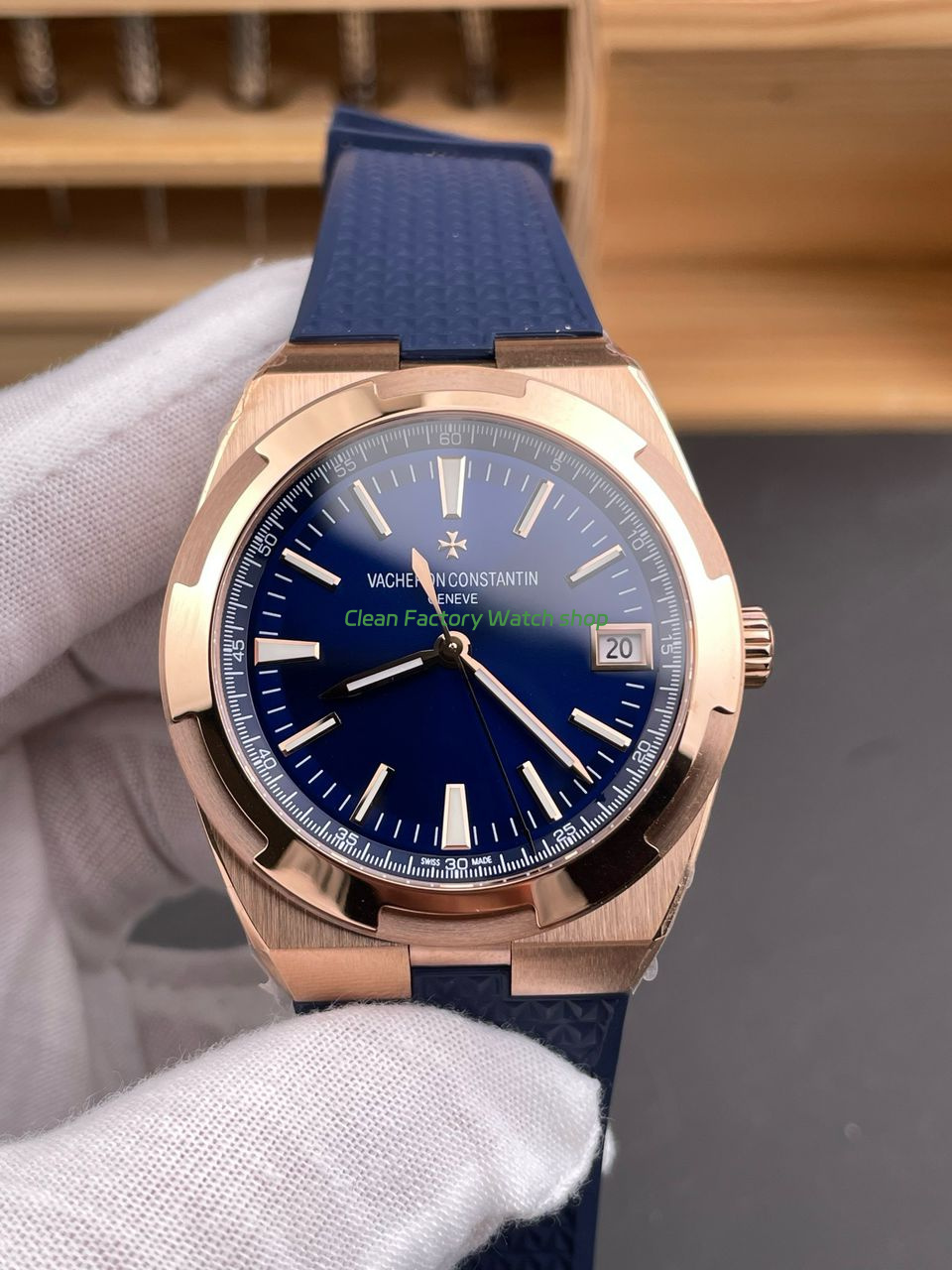 8F Factory Vacheron Constantin Overseas 4500V/210R-B705 41mm Rose Gold Rubber Strap Blue Dial 1 8F Factory Vacheron Constantin Overseas 4520V210R B705 41mm Rode Gold Rubber Strap Blue Dial 9 Clean Factory Watch
