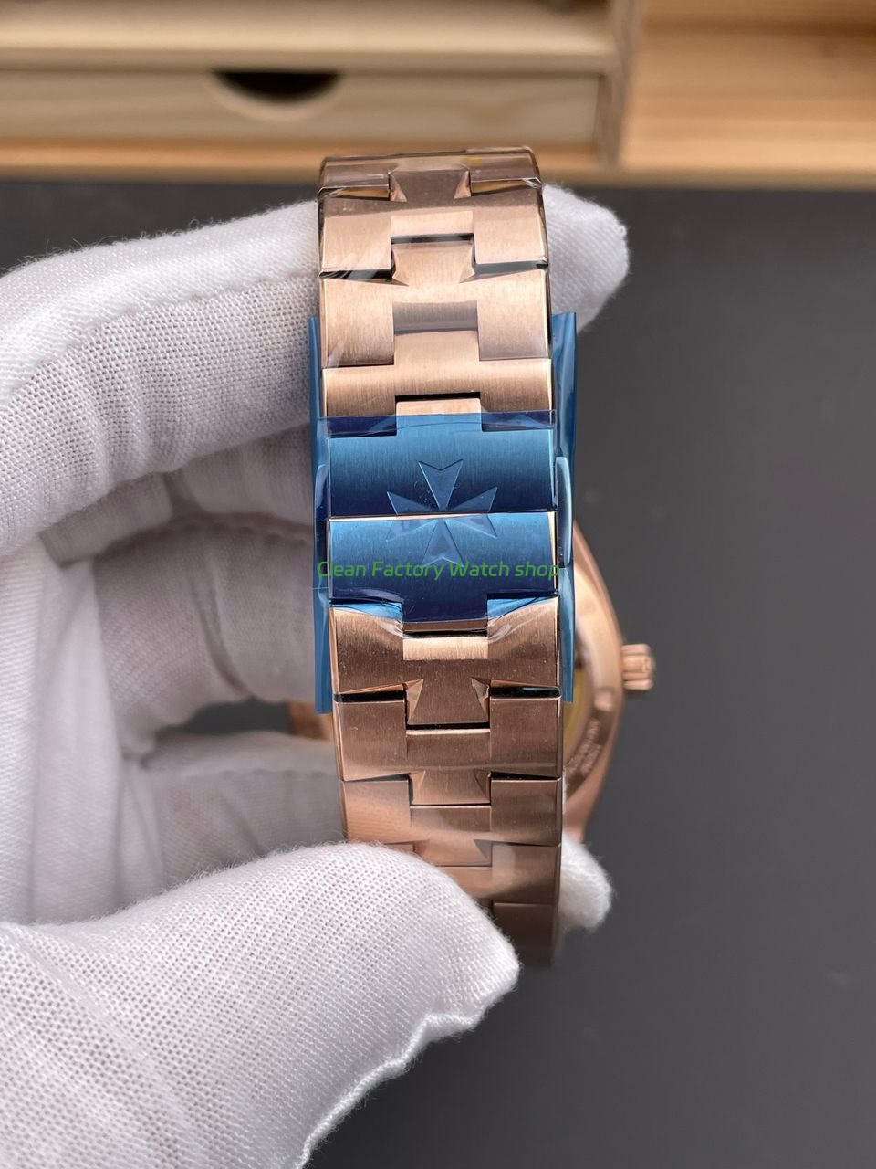 8F Factory Vacheron Constantin Overseas 4520V210R-B967 41mm Full Rose Gold Green Dial (1) 8F Factory Vacheron Constantin Overseas 4520V210R-B967 41mm Full Rose Gold Green Dial (1)