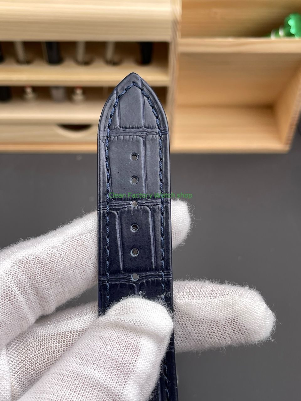 MKS Factory Vacheron Constantin Overseas 47040000A-9008 Leather Strap Arabic Numerals Blue Dial (2) MKS Factory Vacheron Constantin Overseas 47040000A-9008 Leather Strap Arabic Numerals Blue Dial (2)