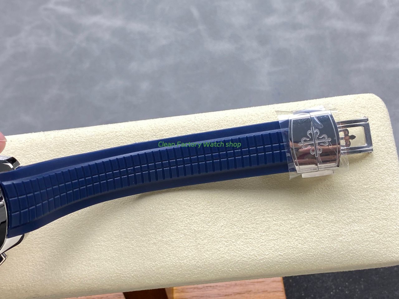 MMA Factory Patek Philippe Aquanaut 5968G 42.2mm White Gold Blue Rubber Strap Arabic Numerals Blue Dial (9) MMA Factory Patek Philippe Aquanaut 5968G 42.2mm White Gold Blue Rubber Strap Arabic Numerals Blue Dial (9)