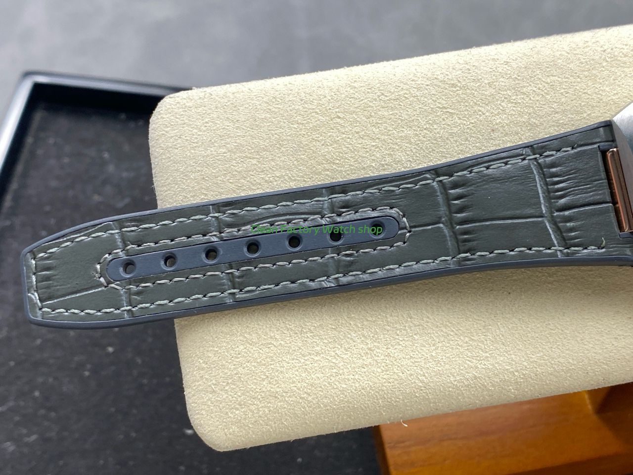 N1 Factory Omega Constellation 131.23.41.21.06.001 41mm Half Yellow Glod Black Leather Strap Grey Dial (2) N1 Factory Omega Constellation 131.23.41.21.06.001 41mm Half Yellow Glod Black Leather Strap Grey Dial (2)