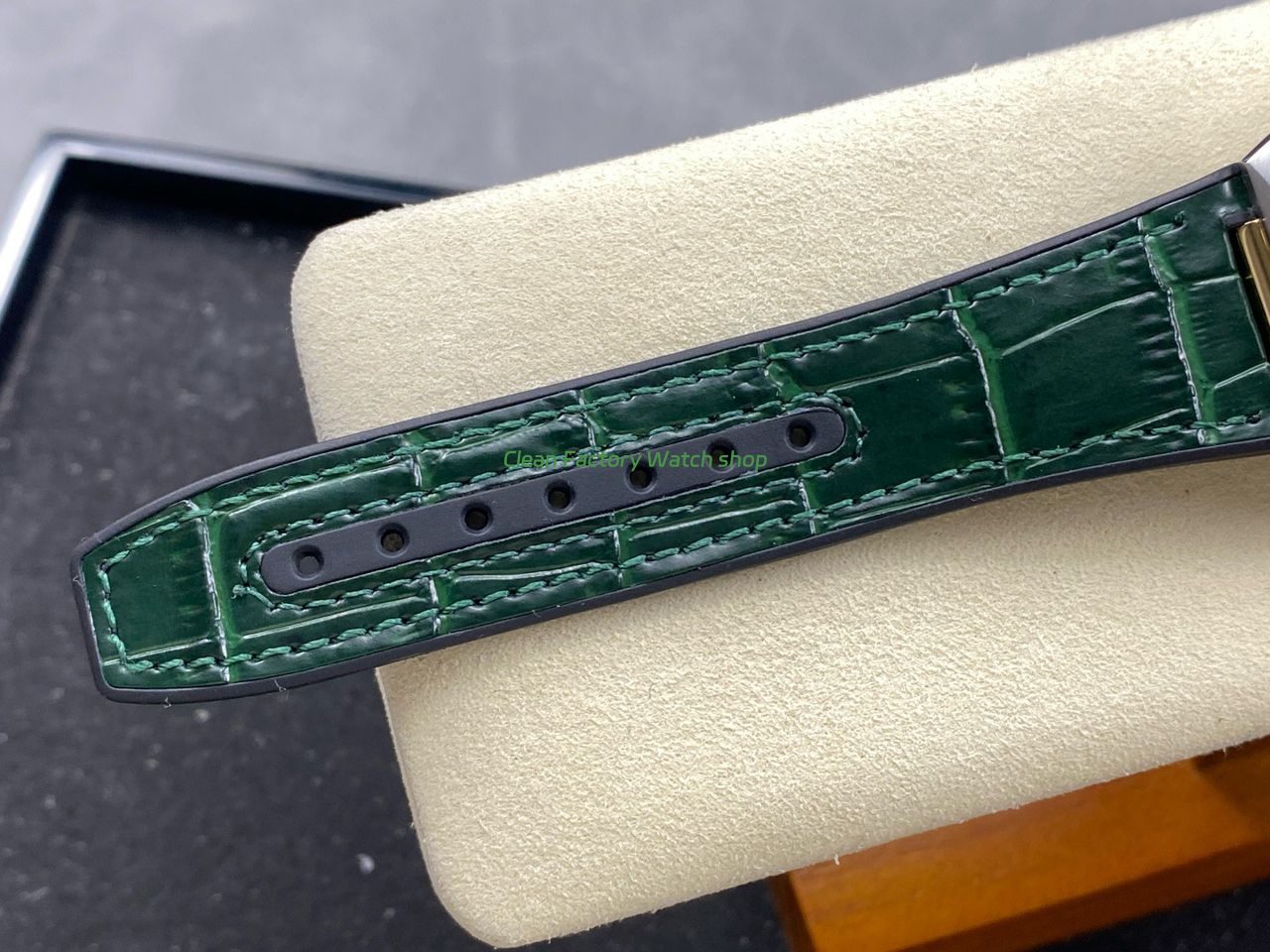 N1 Factory Omega Constellation 131.23.41.21.10.001 41mm Half Yellow Glod Black Leather Strap Green Dial (1) N1 Factory Omega Constellation 131.23.41.21.10.001 41mm Half Yellow Glod Black Leather Strap Green Dial (1)