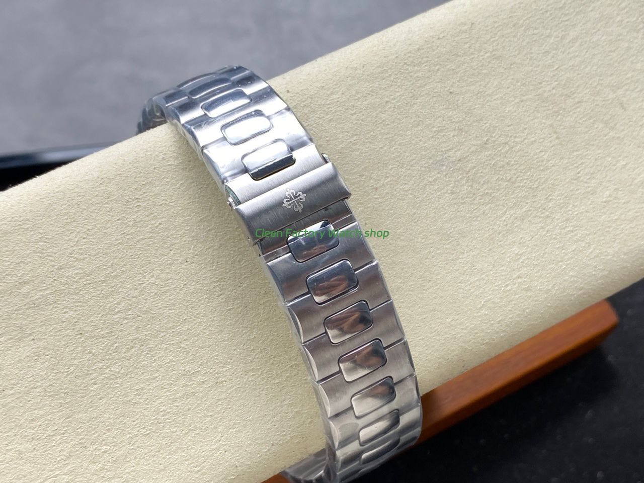 TW Factory Patek Philippe Nautilus 57261A-001 40mm Full Steel Diamond Bezel Black Dial (1) TW Factory Patek Philippe Nautilus 57261A-001 40mm Full Steel Diamond Bezel Black Dial (1)
