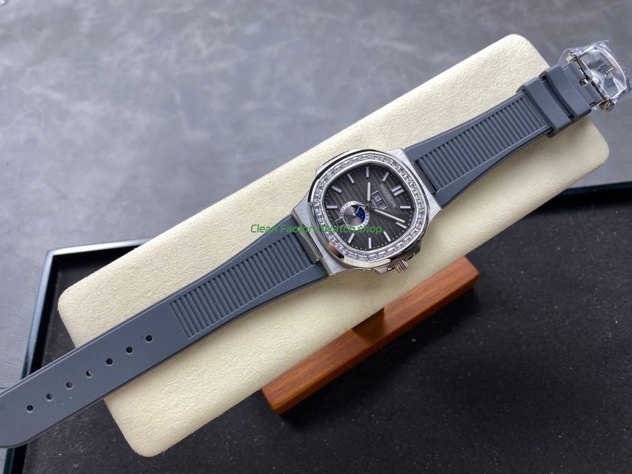 TW Factory Patek Philippe Nautilus 57261A-001 40mm Grey Rubber Strap Diamond Bezel Gradient Grey Dial (9) TW Factory Patek Philippe Nautilus 57261A-001 40mm Grey Rubber Strap Diamond Bezel Gradient Grey Dial (9)