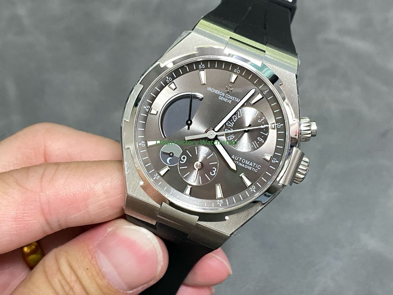 TWA Factory Vacheron Constantin Overseas Dual Time 47450000W-9511 42mm Rubber Strap Grey Dial (1) TWA Factory Vacheron Constantin Overseas Dual Time 47450000W-9511 42mm Rubber Strap Grey Dial (1)